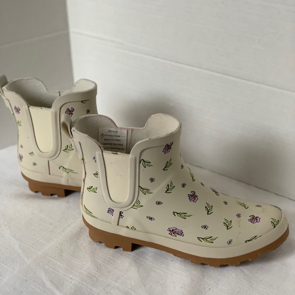 TRU AND TIME | Short, Chelsea Boot Style Waterproof boots. Violet pattern. Sz 8